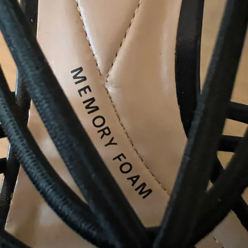 MPO.  Black Slingback Princess Heels no buckles! 9M. New w/o tags. Versatile - Picture 12 of 12